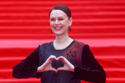 Безрукова начала ходить самостоятельно после перелома ноги