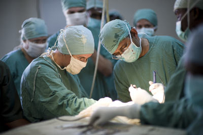 В Московской области врачи удалили из носа пациента полип размером с финик