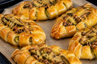 Пирожки теперь не жарю: пеку лодочки с картошкой &mdash; быстрая выпечка из пачки теста