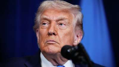 Трамп призвал иранцев сидеть в укрытиях и пообещал им свободу