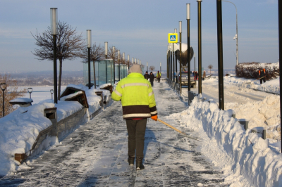 &laquo;Запрещаю выходить на улицу&raquo;: травматолог из Новосибирска честно рассказал о том, как ходить в гололед