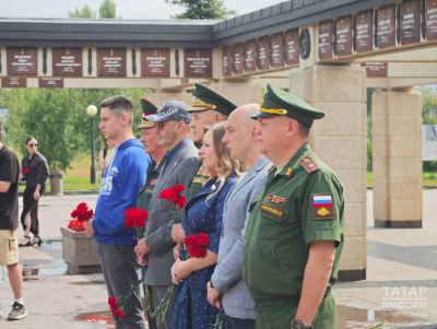 Тяжело слушать без слез: В Казани почтили память жертв войны на Донбассе