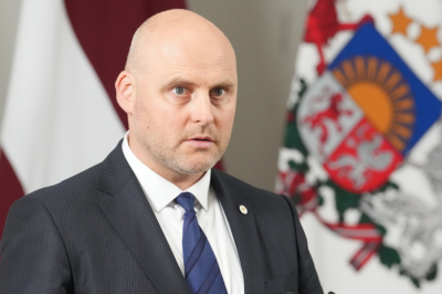 Премьер Латвии признал некомпетентность страны в обороне