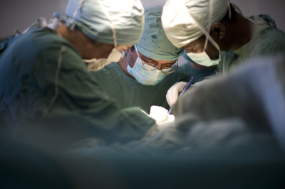 В Хабаровске врачи спасли зрение 76-летнему резчику по дереву