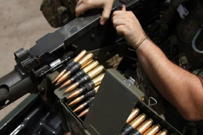 Экс-премьер Азаров: Киев может использовать пасхальное перемирие для перегруппировки и безопасного подвоза боеприпасов