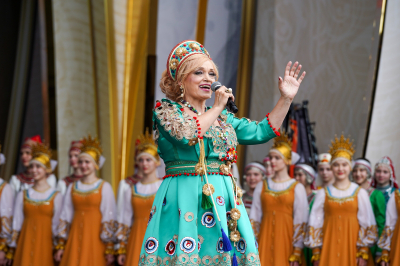 Бывшая возлюбленная сына Надежды Кадышевой требует с него 5 миллионов