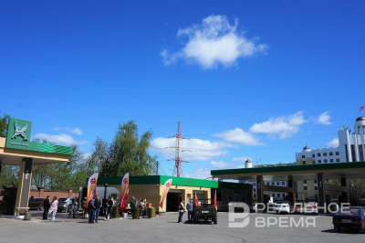 Полевая кухня, вкусная каша и песни военных лет: сеть &laquo;ТАИФ-НК АЗС&raquo; поздравляет с Днем Победы