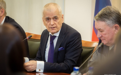 Академик Онищенко призвал увеличить возраст молодежи в РФ до 40 лет