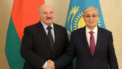 Токаев и Лукашенко провели телефонный разговор