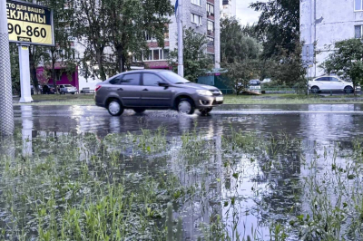 Вода постепенно отступает: в Бугуруслане после разрушительных ливней освобождаются от подтопления десятки дворов