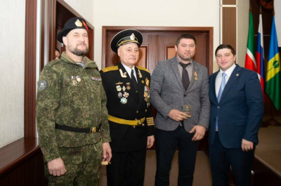 &laquo;Вместе мы сила, и вместе мы победим!&raquo;: Радмир Беляев наградил волонтеров СВО