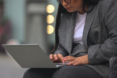 &laquo;Ведомости&raquo;: ЦБ&nbsp;разрешит банкам заключать договоры с&nbsp;новыми клиентами по&nbsp;видеосвязи